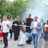 ▼	Uczestnicy II stopnia przeżywali swój „exodus” na ulicach Katowic.