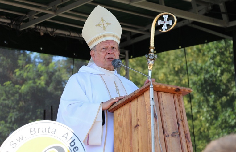 Bp Henryk Tomasik prosi o modlitwę w intencji powołań.