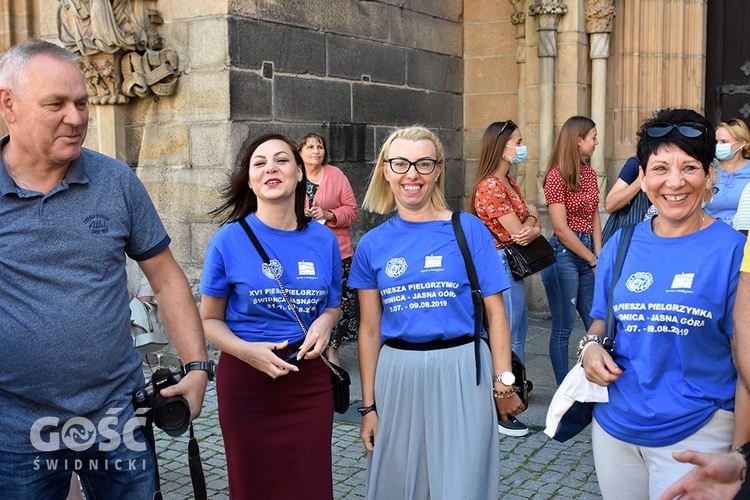 Pożegnanie pieszych pątników pieszej pielgrzymki na Jasną Górę