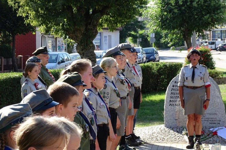 Harcerze ze Wschowy uczcili Powstańców Warszawskich