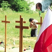 ▲	Choć od ostatniej egzekucji, w której Niemcy stracili 281 osób, minęło niemal 80 lat, dopiero od niedawna można modlić się przy grobach ekshumowanych ofiar zbrodni wojennej.