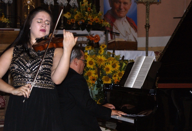 W koncercie finałowym wystąpił duet: Sara Dragan - skrzypce, i Edward Wolanin - fortepian.
