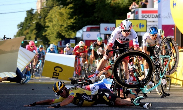 Tragiczny finał etapu Tour de Pologne - zwycięzca etapu walczy o życie