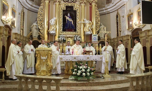 Bp Roman Pindel przewodniczył Mszy św. dla jasnogórskch pielgrzymów w Hałcnowie.