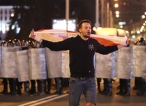 Białoruś: W nocy po wyborach zatrzymano około 3 tysięcy osób