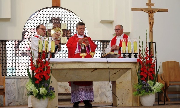 Bp Roman Pindel wraz z oświęcimskimi duszpasterzami koncelebrował Mszę św. w dnu liturgicznego wspomnienia św. Teresy Benedykty od Krzyża.