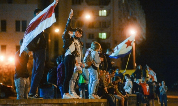 Trzecia noc protestów na Białorusi