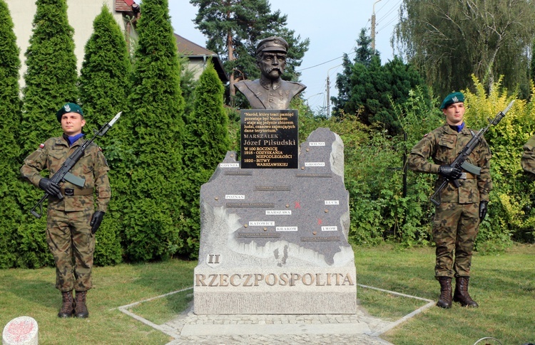 W Mirkowie odsłonili niepodległościowy monument