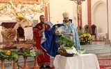 Ormiańskokatolickie obchody Wniebowzięcia NMP. Msza św. z poświęceniem winogron