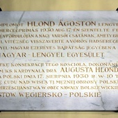 Dwujęzyczna tablica konsekracyjna w Kościele Polskim w Budapeszcie. 