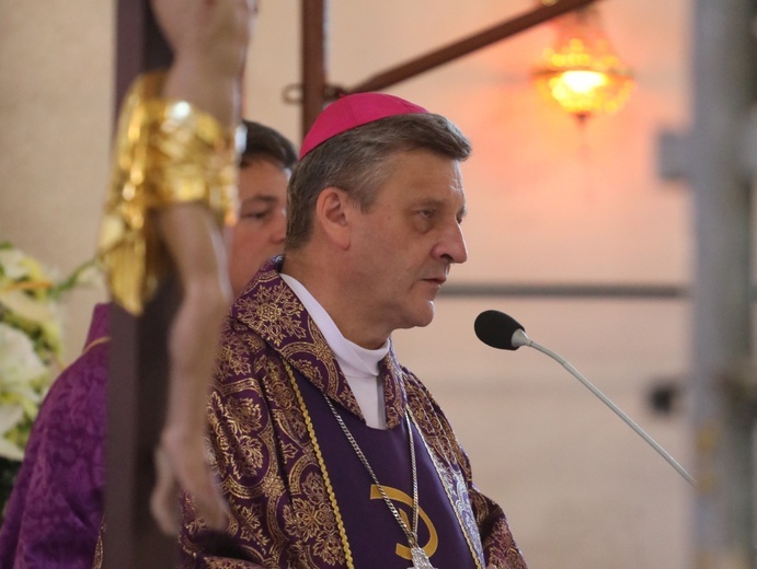 Bp Roman Pindel przewodniczył Eucharystii pogrzebowej