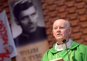 Homilię wygłosił ks. Edward Poniewierski, postulator procesu beatyfikacyjnego ks. Romana Kotlarza.