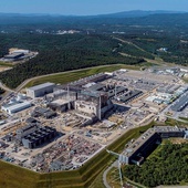 Tak wyglądała budowa ITER 29 maja 2020 roku. Zdjęcie z powietrza daje wyobrażenie o skali eksperymentu.