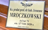 Płock. Pogrzeb ks. prof. Ireneusza Mroczkowskiego (1949-2020)