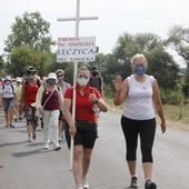 Na szlak wiodący śladami s. Faustyny wyruszyło ponad 100 osób.