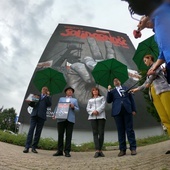 Mural "Dziękujemy za Solidarność"