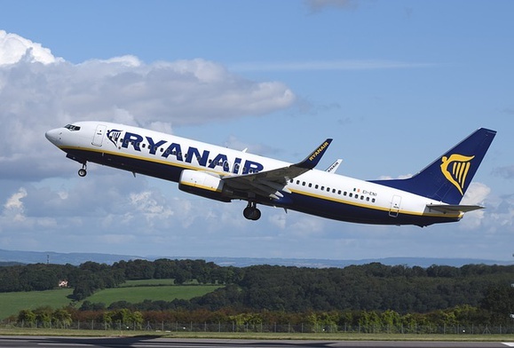 W. Brytania: Samolot linii Ryanair lądował w eskorcie myśliwców