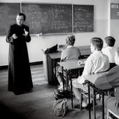 6 września 1990 r. Lekcja religii w jednym z warszawskich liceów. We wrześniu 1990 r. nauczanie religii wróciło do szkół.
