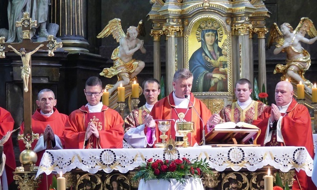 Bp Roman Pindel przewodniczył Mszy św. w cieszyńskim kościele św. Marii Magdaleny.
