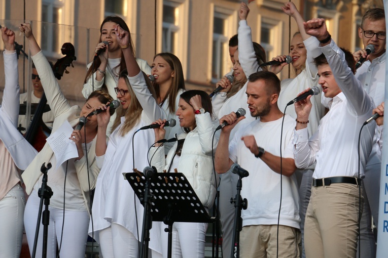 Koncert Nieziemskie Granie podczas apelu w 2019 roku.