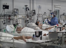 AFP i Uniwersytet Hopkinsa: Ponad 900 tys. zgonów na świecie z powodu koronawirusa