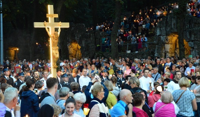 Krzyż świadectwem i znakiem nadziei  