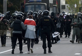 Białoruś: Ponad 400 osób zatrzymano w Mińsku