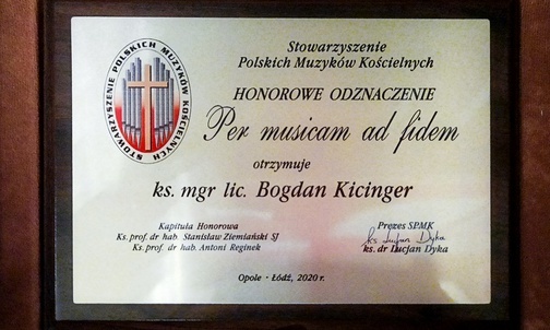 Ks. Bogdan Kicinger z medalem "Per musicam ad fidem"