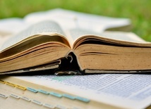 Dlaczego warto czytać Biblię w językach oryginalnych