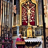 W katedrze łowickiej 14 września Msze św. odprawiano w kaplicy Pana Jezusa Ukrzyżowanego.