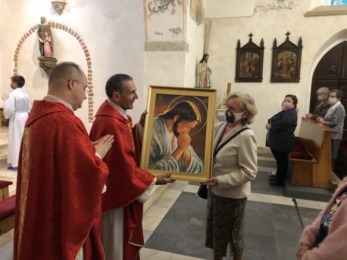 Uroczyste rozpoczęcie peregrynacji ikony Pana Jezusa u św. Jerzego w Cieszynie: (od lewej) ks. Marcin Wróbel, ks. Stefan Sputek, Bernadeta Holeksa.