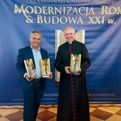 ▲	Nagrodę odebrali ks. Bogumił Karp i Marek Hałon z firmy Castellum.