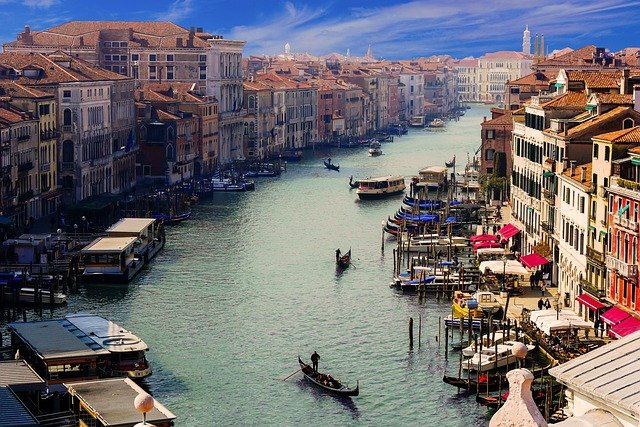 Włochy: 1,3 mln miejsc pracy w turystyce jest zagrożonych