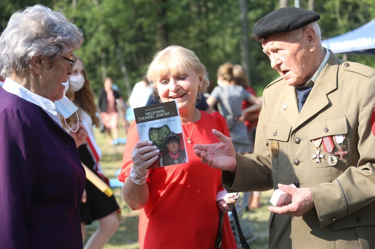 Uroczystość 74. rocznicy wymordowania partyzantów "Bartka" w Starym Grodkowie - 2020