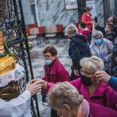 Pielgrzymi mieli okazję pomodlić się przed figurką Matki Bożej