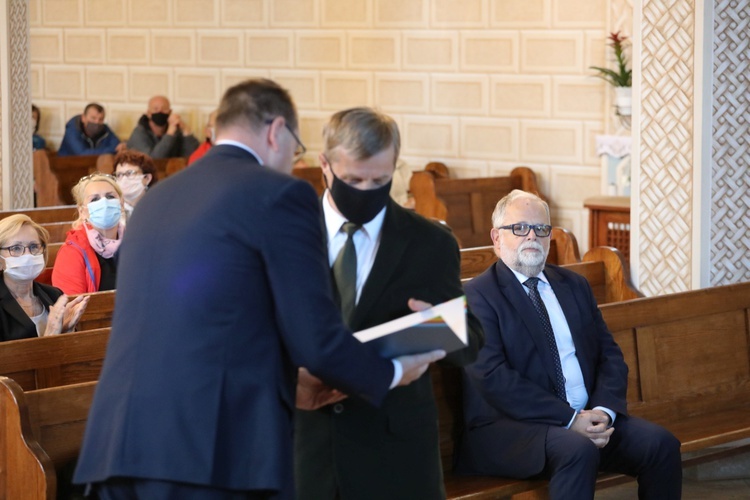 W czasie finałowego koncertu wyróżnienie władz samorządowych Ustronia i odznakę "Zasłużony dla Województwa Śląskiego" otrzymał nadleśniczy Leon Mijal.