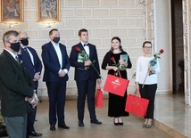 Wykonawcy finałowego koncertu "Vox humana" (od prawej): Ewelina Bachul, Zuzanna Kłaptocz i Radosław Szostak.
