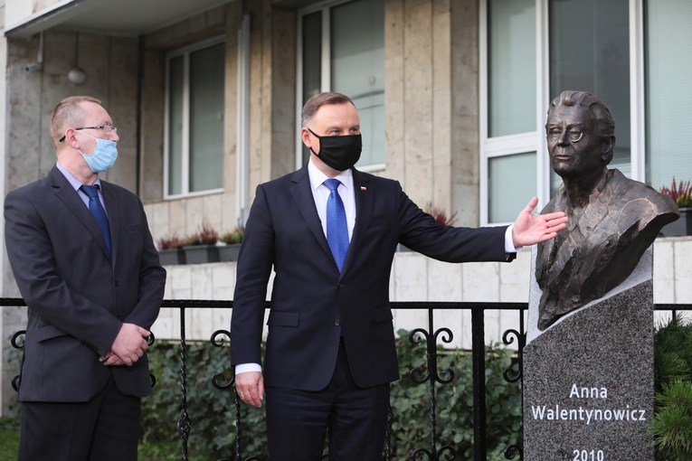 Kijów: Andrzej Duda odsłonił pomnik Anny Walentynowicz