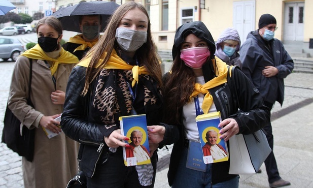 Papieskich stypendystów można było spotkać w Dniu Papieskim na ulicach Bielska-Białej.