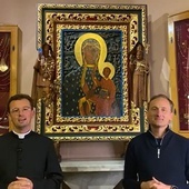 Ks. Mateusz Dudkiewicz i Marek Zaremba - inicjatorzy rekolekcji internetowych "Serce Matki".