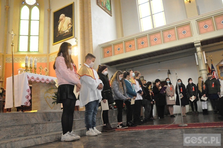 Trzebicz. Szkoła podstawowa otrzymała imię św. Jana Pawła II 