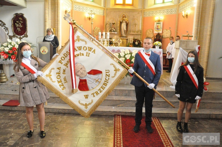 Trzebicz. Szkoła podstawowa otrzymała imię św. Jana Pawła II 