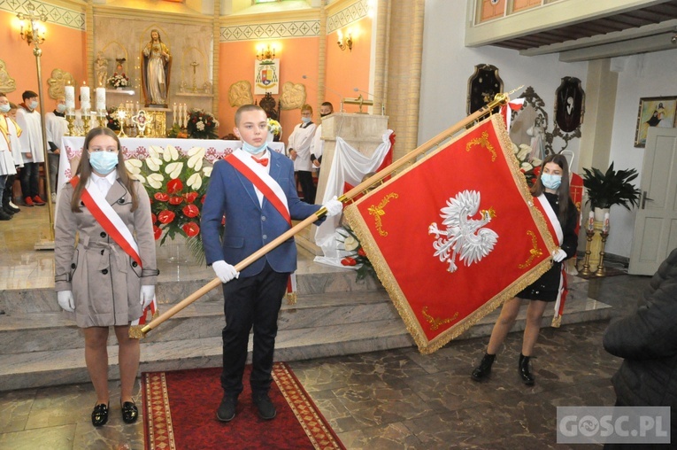 Nadanie imienia św. Jana Pawła II szkole podstawowej w Trzebiczu