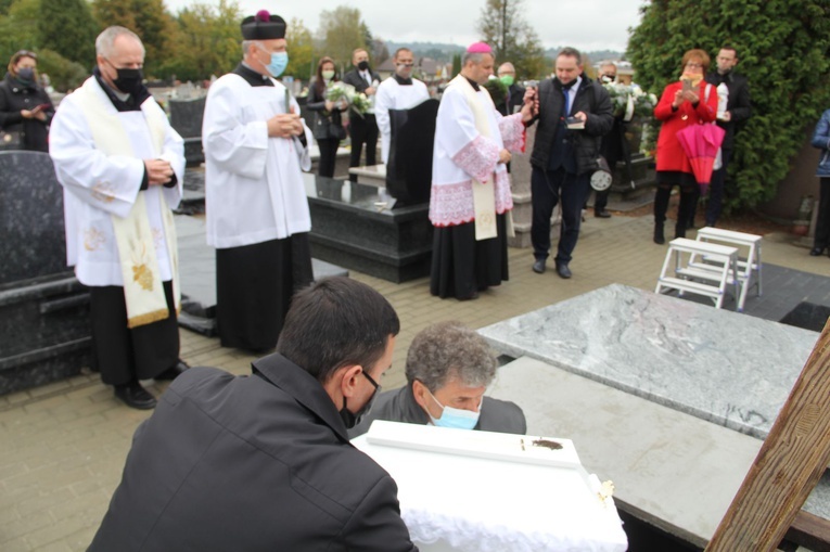 Tuchów. Pierwszy pochówek dzieci, które zmarły przed urodzeniem