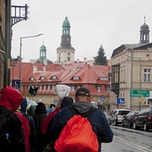 W Pieszej Pielgrzymce Wrocławskiej w ubiegłych latach brało udział nawet kilkanaście tysięcy pątników. W tym roku, zgodnie z obowiązującymi przepisami, było ich zaledwie 25.
