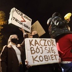 Protest przed katowicką katedrą.