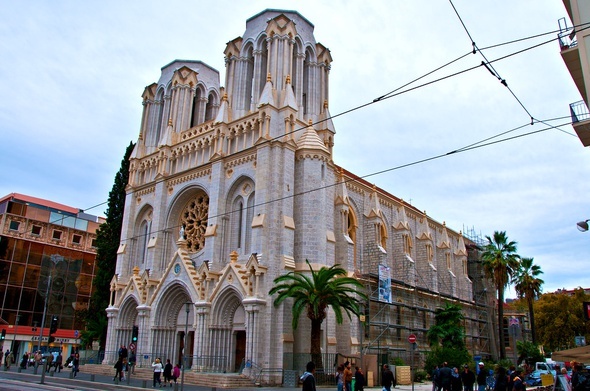 Trzy ofiary śmiertelne, kilka osób rannych w ataku w bazylice w Nicei i jej pobliżu