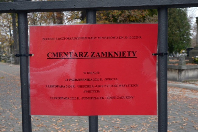 Zamknięty cmentarz w Radomiu