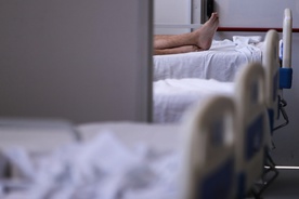 W niektórych regionach Polski zostały tylko pojedyncze wolne łóżka respiratorowe