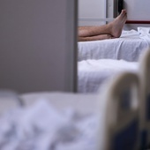 W niektórych regionach Polski zostały tylko pojedyncze wolne łóżka respiratorowe